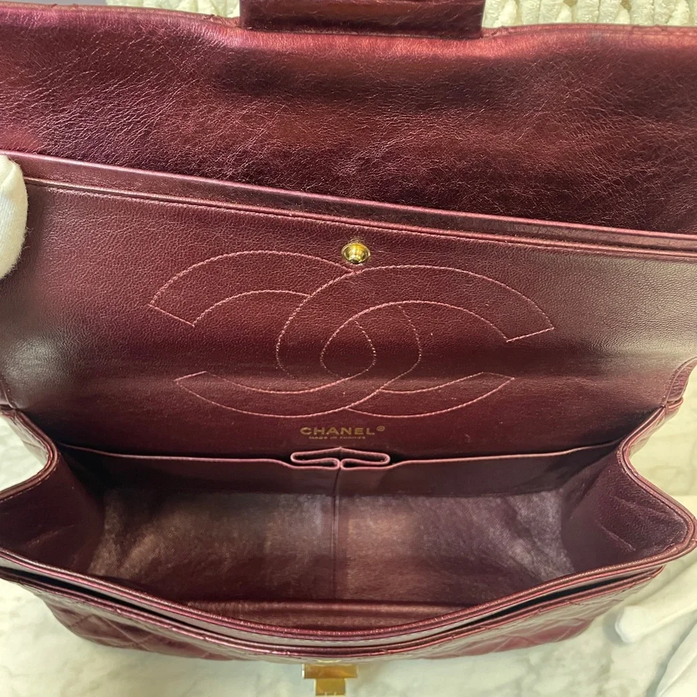 CHANEL stylish quilted